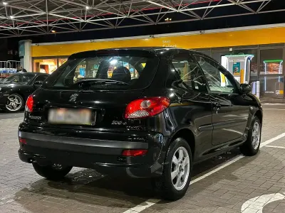 Gebraucht Peugeot 206+ 75 PS (55 kW) 2009 Schwarz Kleinwagen