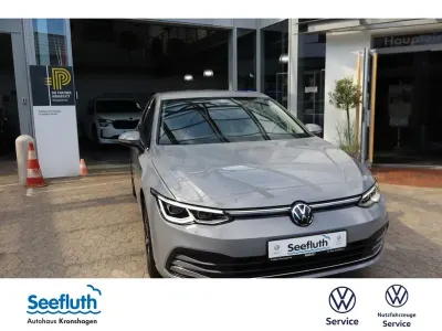 Gebraucht VW Golf VIII Style 150 PS (110 kW) 2024 Mondsteingrau Limousine