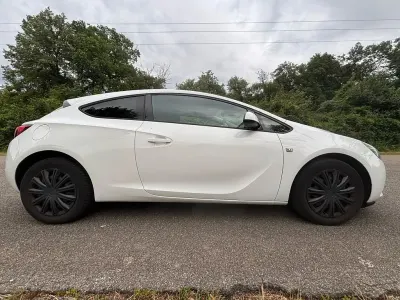 Gebraucht Opel Astra GTC 120 PS (88 kW) 2012 Weiß Coupé