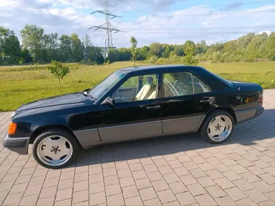 Gebraucht Mercedes E260 160 PS (117 kW) 1990 Schwarz Limousine