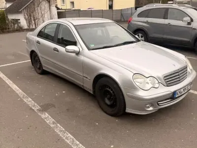 Gebraucht Mercedes C200 Classic 122 PS (89 kW) 2004 Silber Limousine