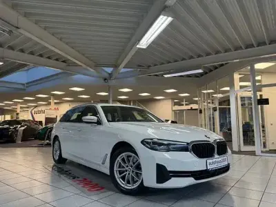 Gebraucht BMW 520 Sport Line 190 PS (139 kW) 2022 Alpinweiss iii Kombi