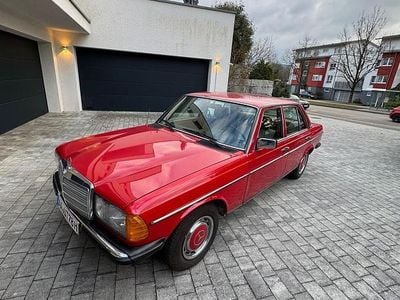 Rot Gebraucht 1984 Mercedes E300 Limousine | 11.500 €