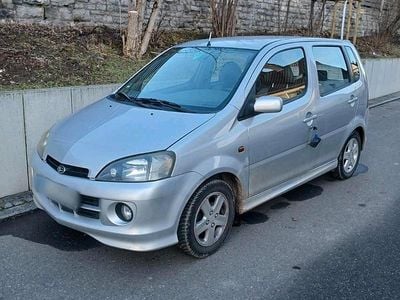Gebraucht Daihatsu YRV 87 PS (63 kW) 2001 Silber Van / Kleinbus