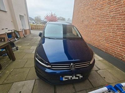 Second-hand VW Touran Comfortline 116 CP (85 kW) 2018 Albastru Monovolum