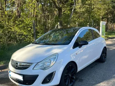 Używany Opel Corsa Color Edition 87 KM (63 kW) 2011 Biały Hatchback