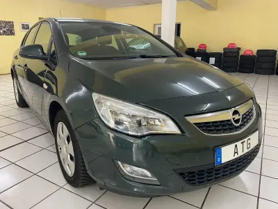 Gebraucht Opel Astra 116 PS (85 kW) 2010 Grün Limousine