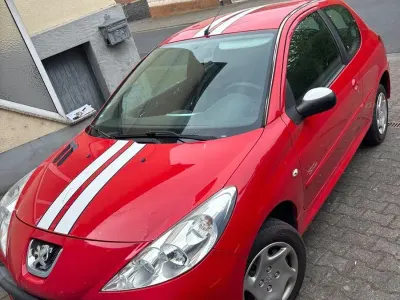 Używany Peugeot 206 75 KM (55 kW) 2011 Czerwony Sedan/Limuzyna