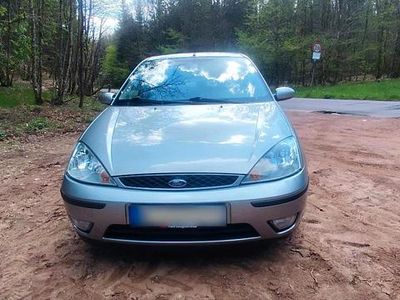 Second-hand Ford Focus Ghia 101 CP (74 kW) 2002 Argintiu Berlinǎ