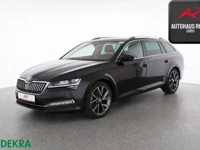 Gebraucht Skoda Superb Style 200 PS (147 kW) 2023 Schwarzmagic perleffekt Kombi