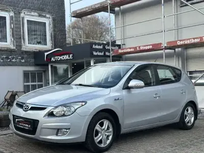 Używany Hyundai i30 109 KM (80 kW) 2010 Srebrny Sedan/Limuzyna