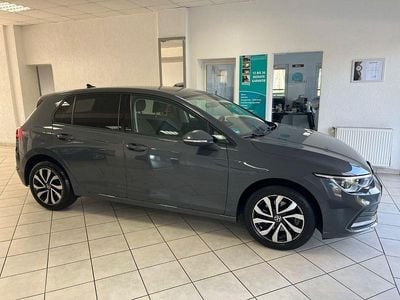 Gebraucht VW Golf VIII Active 131 PS (96 kW) 2022 Grau Limousine