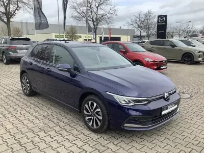 Gebraucht VW Golf VIII Active 131 PS (96 kW) 2022 Blau Limousine