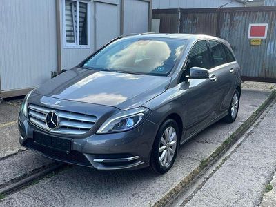 Gebraucht Mercedes B200 156 PS (114 kW) 2013 Grau Van / Kleinbus