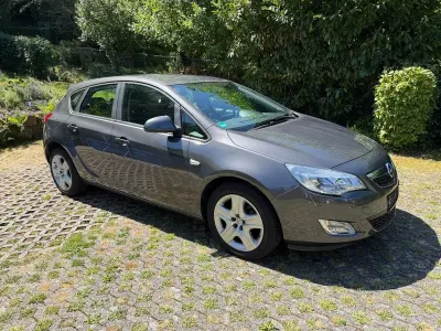 Gebraucht Opel Astra Edition 120 PS (88 kW) 2010 Grau Limousine