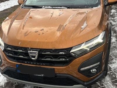 Orange Gebraucht 2022 Dacia Sandero Essentiel Limousine | 12.900 € (Guter Preis)