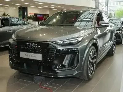 Neu Audi Q6 e-tron Ambiente 359 kW (489 PS) 2026 Daytonagrau perleffekt SUV