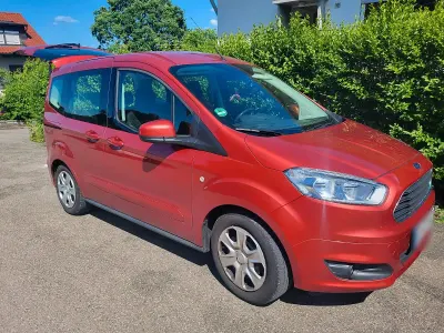 Gebraucht Ford Tourneo Courier 100 PS (73 kW) 2015 Rot Van / Kleinbus