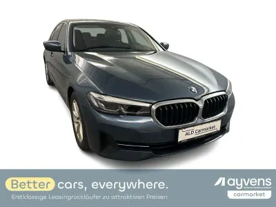 Gebraucht BMW 520 Sport Line 190 PS (139 kW) 2023 Arctic race blue metallic Limousine
