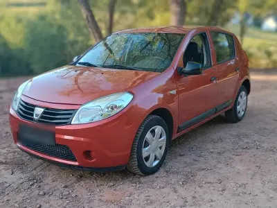 Gebraucht Dacia Sandero 75 PS (55 kW) 2009 Rot Limousine