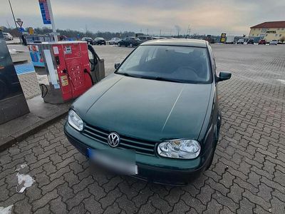 Grün Gebraucht 1999 VW Golf IV Kleinwagen | 1.400 €