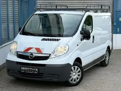 Gebraucht Opel Vivaro 114 PS (83 kW) 2014 Casablancaweiss/glacier/arctic Van / Kleinbus
