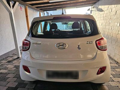 Gebraucht Hyundai i10 Style 68 PS (50 kW) 2016 Weiß Kleinwagen