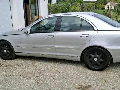 Gebraucht Mercedes C220 Elegance 143 PS (105 kW) 2001 Silber Limousine