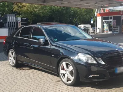 Gebraucht Mercedes E300 Avantgarde 204 PS (150 kW) 2010 Schwarz Limousine