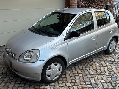 Gebraucht Toyota Yaris 68 PS (50 kW) 2001 Silber Kleinwagen