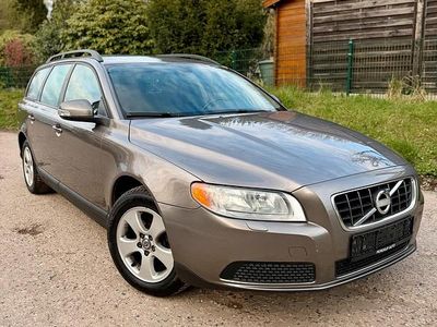 Gebraucht Volvo V70 145 PS (106 kW) 2009 Gold Kombi