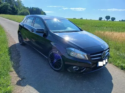 Gebraucht Mercedes A180 122 PS (89 kW) 2013 Schwarz Kleinwagen