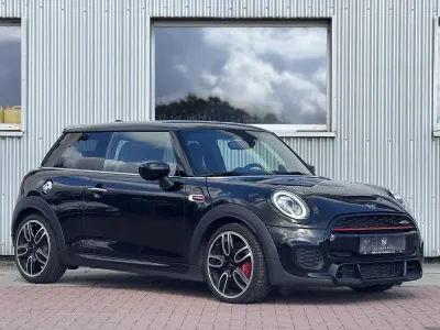 Gebraucht Mini John Cooper Works 231 PS (169 kW) 2019 Midnight black metallic Kleinwagen