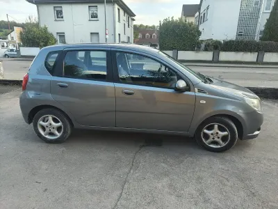 Usata Chevrolet Aveo 84 CV (61 kW) 2010 Argento Utilitaria