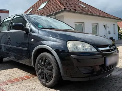 Używany Opel Corsa 70 KM (51 kW) 2004 Czarny Hatchback