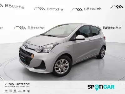 Gebraucht Hyundai i10 Trend 67 PS (49 kW) 2016 Silber Kleinwagen