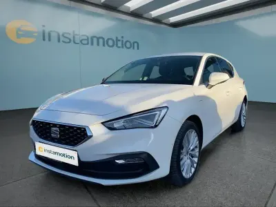 Używany Seat Leon 204 KM (150 kW) 2023 Biały Sedan/Limuzyna