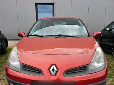 Gebraucht Renault Clio II 63 PS (46 kW) 2005 Rot Limousine