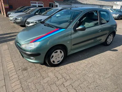 Gebraucht Peugeot 206 75 PS (55 kW) 1999 Grün Kleinwagen