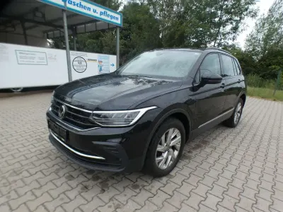 Gebraucht VW Tiguan Life 150 PS (110 kW) 2022 Deep black perleffekt SUV