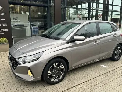 Gebraucht Hyundai i20 Select 101 PS (74 kW) 2022 Silber Kleinwagen