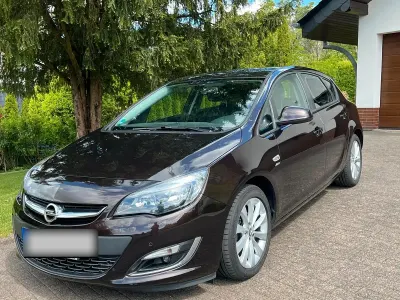 Gebraucht Opel Astra Active 140 PS (102 kW) 2013 Braun Kleinwagen
