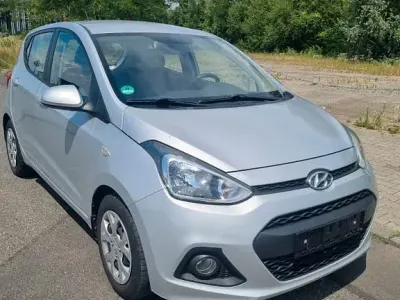 Gebraucht Hyundai i10 Classic 67 PS (49 kW) 2015 Silber Kleinwagen
