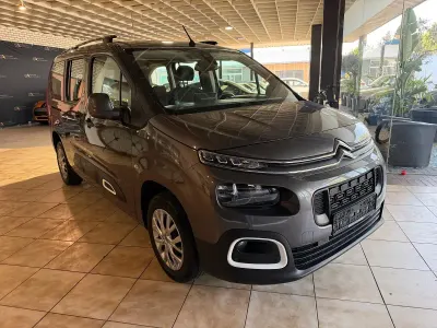 Gebraucht Citroën Berlingo Feel 131 PS (96 kW) 2020 Grau Van / Kleinbus