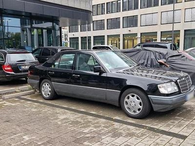 Usata Mercedes E220 150 CV (110 kW) 1994 Nero Berlina