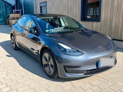Begagnad Tesla Model 3 Standard Range Plus 225 kW (306 HK) 2021 Grå Sedan