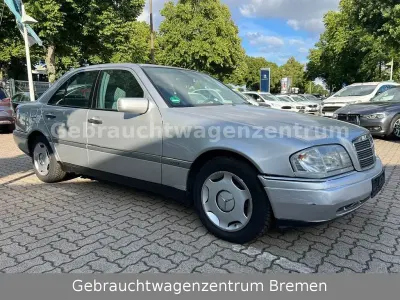 Gebraucht Mercedes C180 122 PS (89 kW) 1995 Silber Limousine