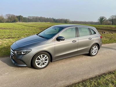 Gebraucht Mercedes B200 163 PS (119 kW) 2019 Grau Van / Kleinbus