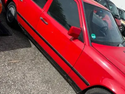 Gebraucht Mercedes 230 132 PS (97 kW) 1987 Rot Limousine