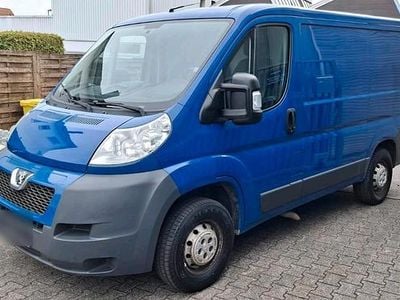 Second-hand Peugeot Boxer 120 CP (88 kW) 2011 Albastru Van